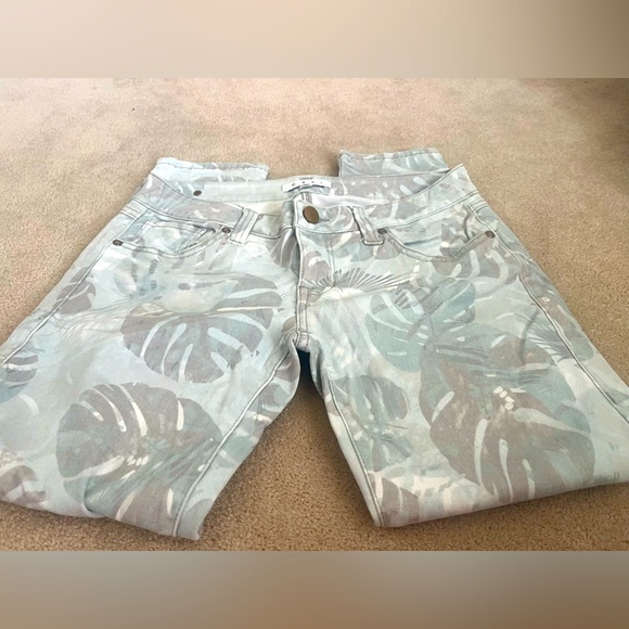 CAbi Paradise Palm Leaf Cropped Jean - Picture 2 of 5